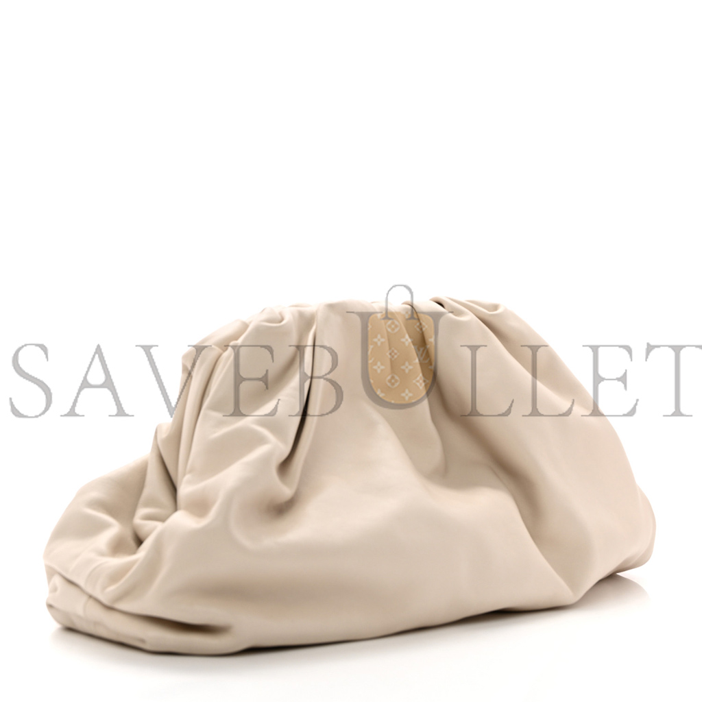 BOTTEGA VENETA SMOOTH BUTTER CALF THE POUCH OVERSIZED CLUTCH MIST (38*16*8cm) BOTTEGA VENETA SMOOTH BUTTER CALF THE POUCH OVERSIZED CLUTCH MIST (38*16*8cm)