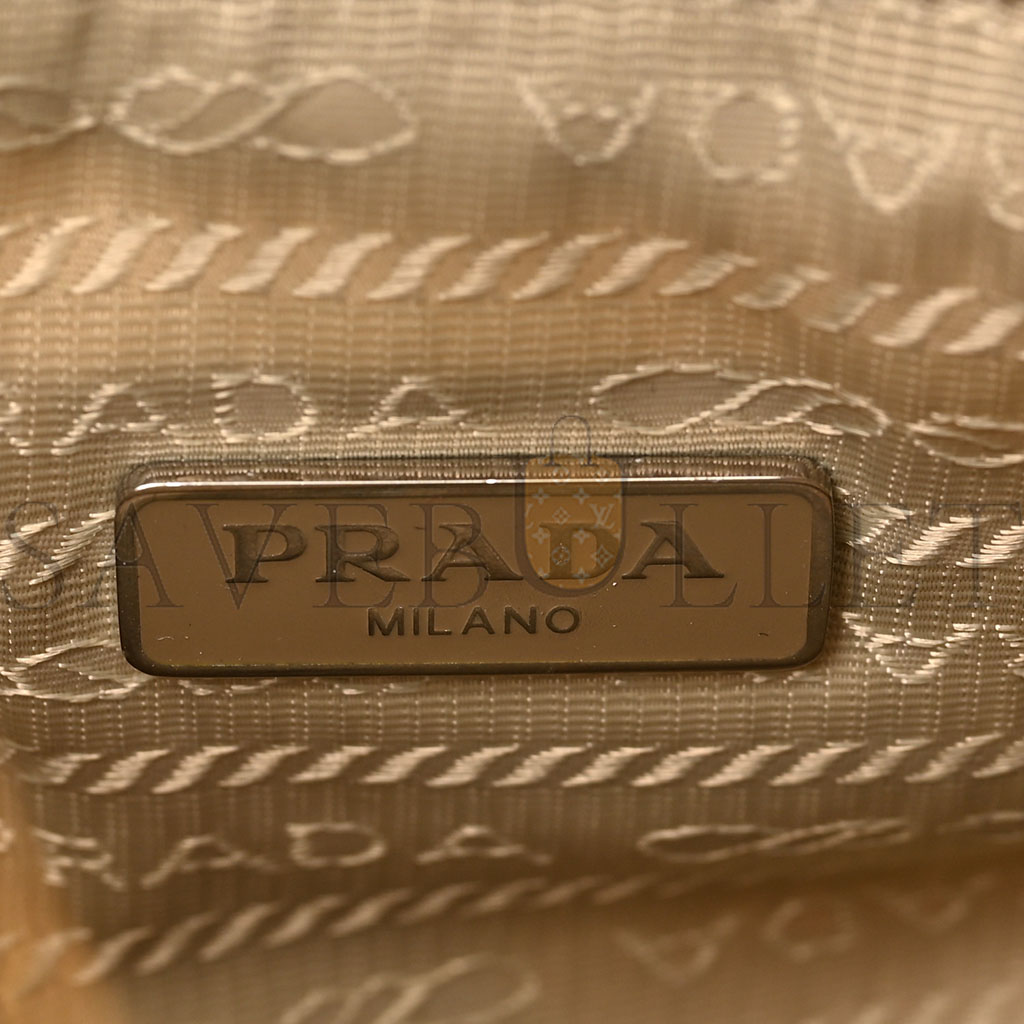 PRADA NYLON RE-EDITION 2005 SHOULDER BAG WHITE (22*13*8cm) PRADA NYLON RE-EDITION 2005 SHOULDER BAG WHITE (22*13*8cm)
