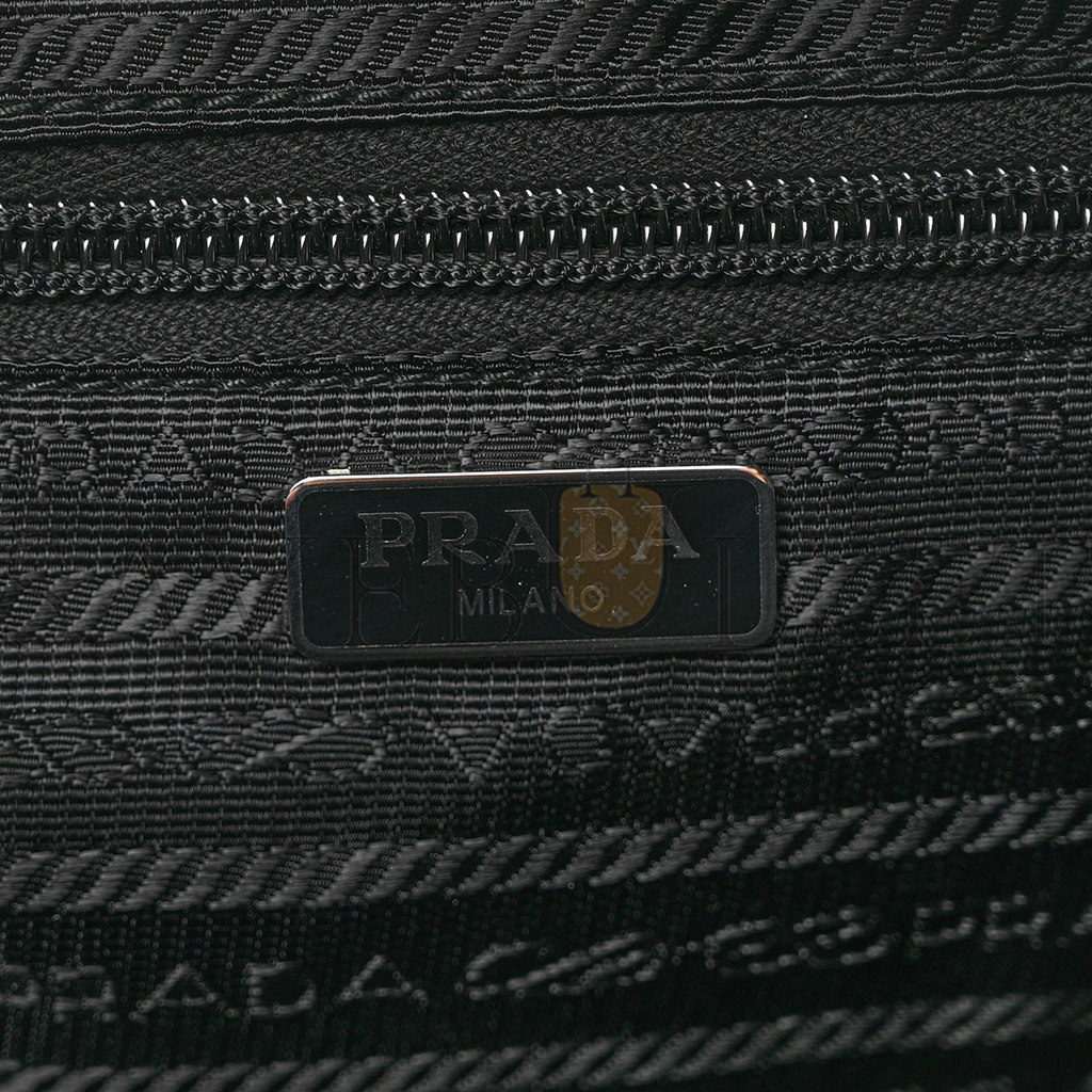 PRADA RE-NYLON SAFFIANO POUCH WRISTLET BLACK (25*13*11cm) PRADA RE-NYLON SAFFIANO POUCH WRISTLET BLACK (25*13*11cm)