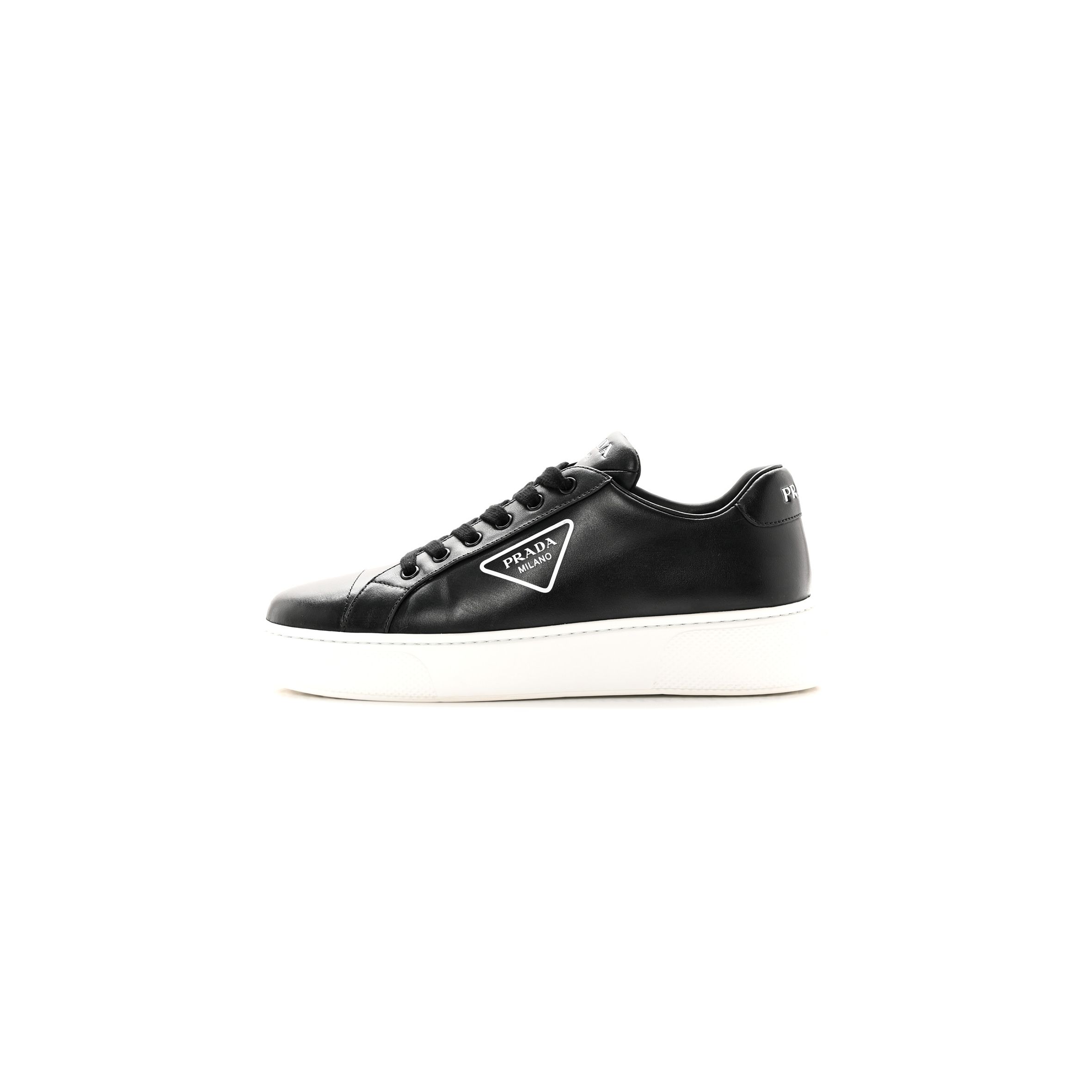 PRADA VITELLO SOFT TRIANGLE LOGO LOW TOP 45MM SNEAKERS 40 BLACK WHITE